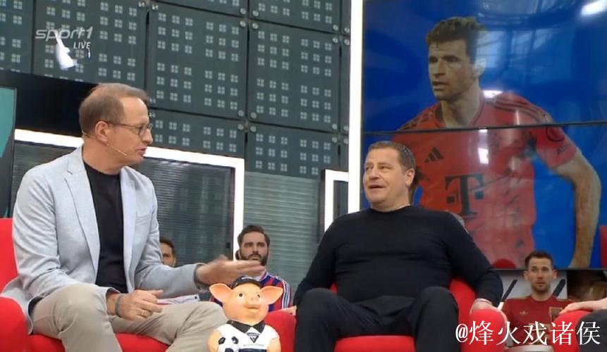 穆勒与埃贝尔看台同庆卡尔，身份暗示升级？